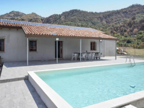 Elegant villa with swimming pool near Etna Gaggi